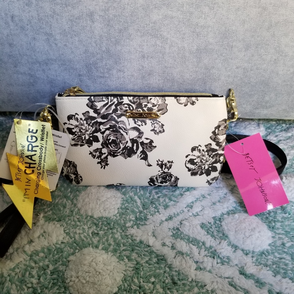 NWT- Betsey Johnson Crossbody/Wristlet